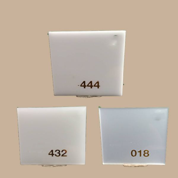 แผ่นอะคริลิคสีขาว  หนา 3 mm.